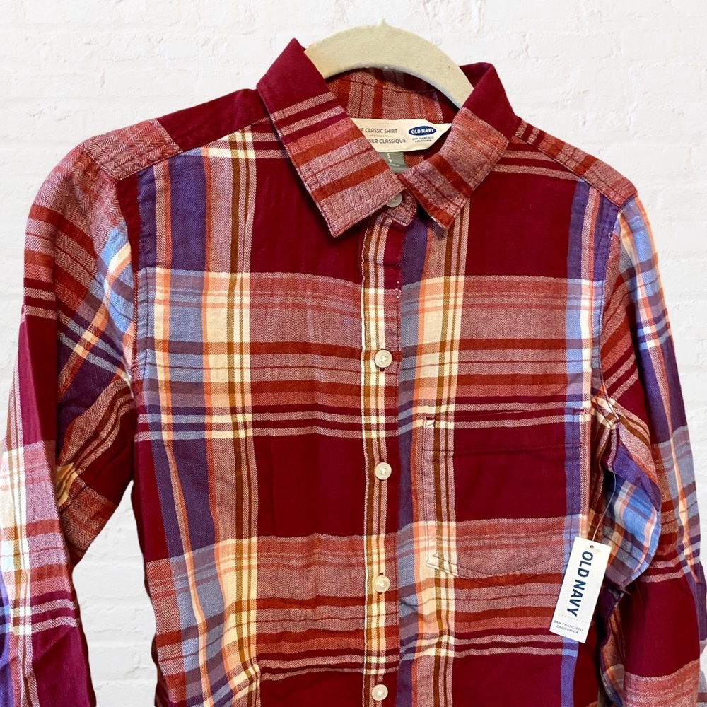 Old Navy The Classic Red Plaid Light Flannel Button Down Shirt, size Small